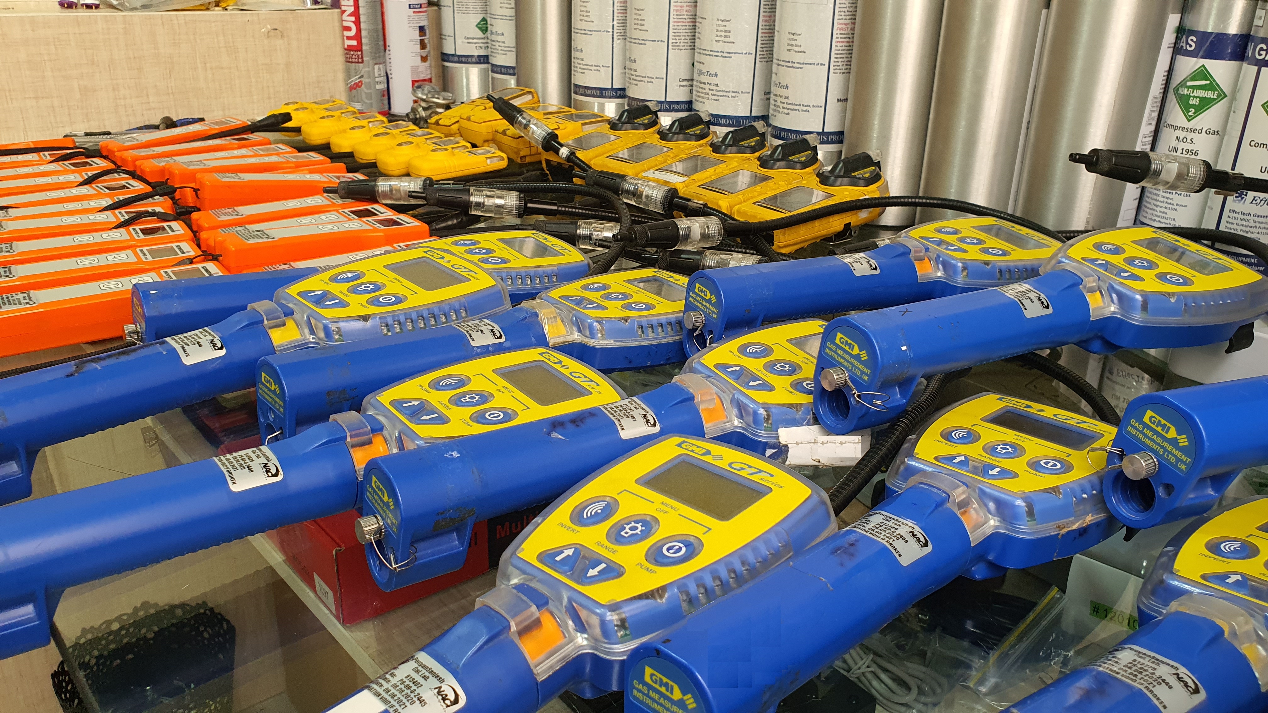 راهنمای انتخاب و خرید گازسنج صنعتی: تعداد سنسورها، زمان پاسخ و تأییدیه‌ها